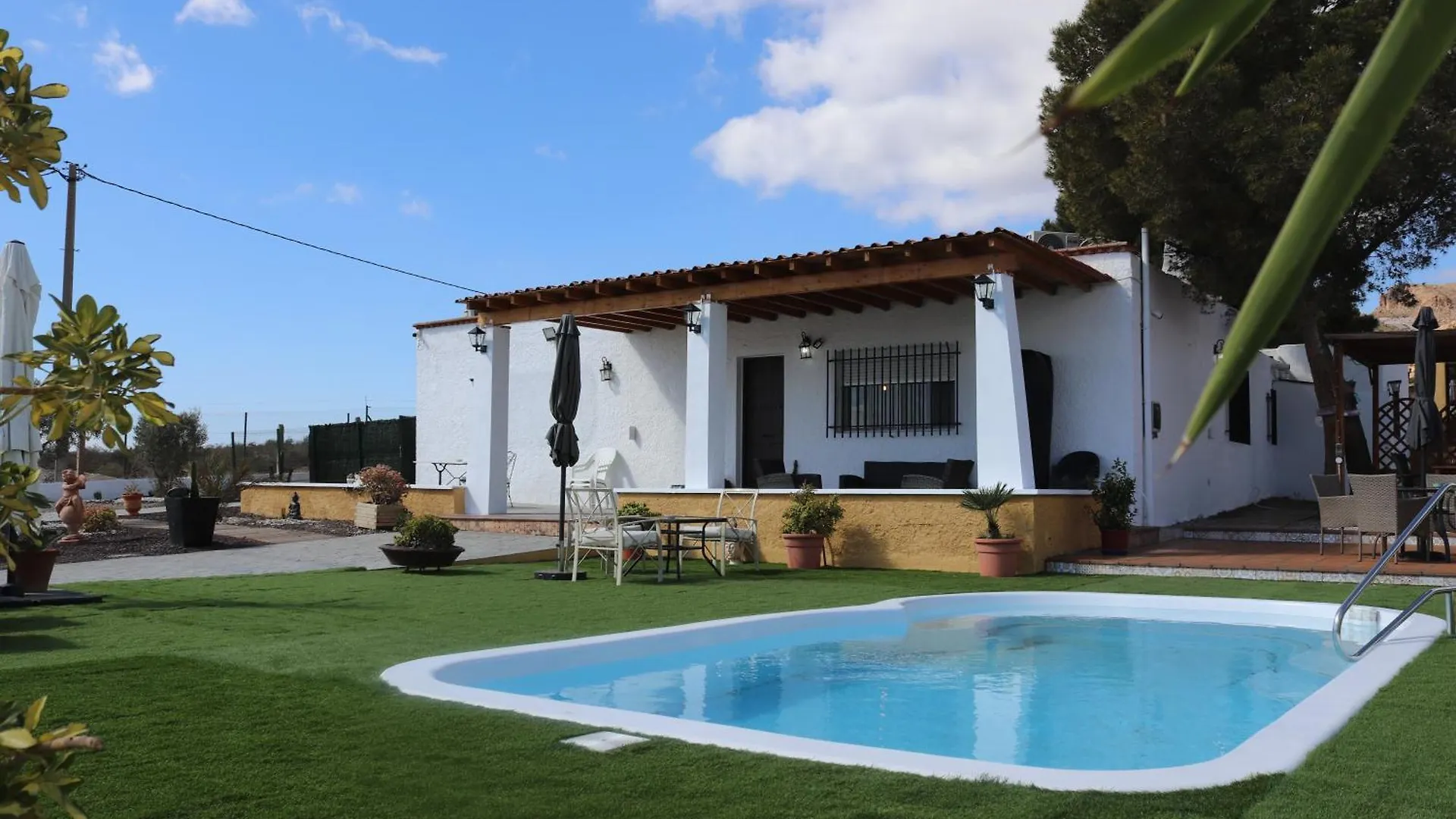 Cortijo El Pinar 1 Villa Nijar 0*,