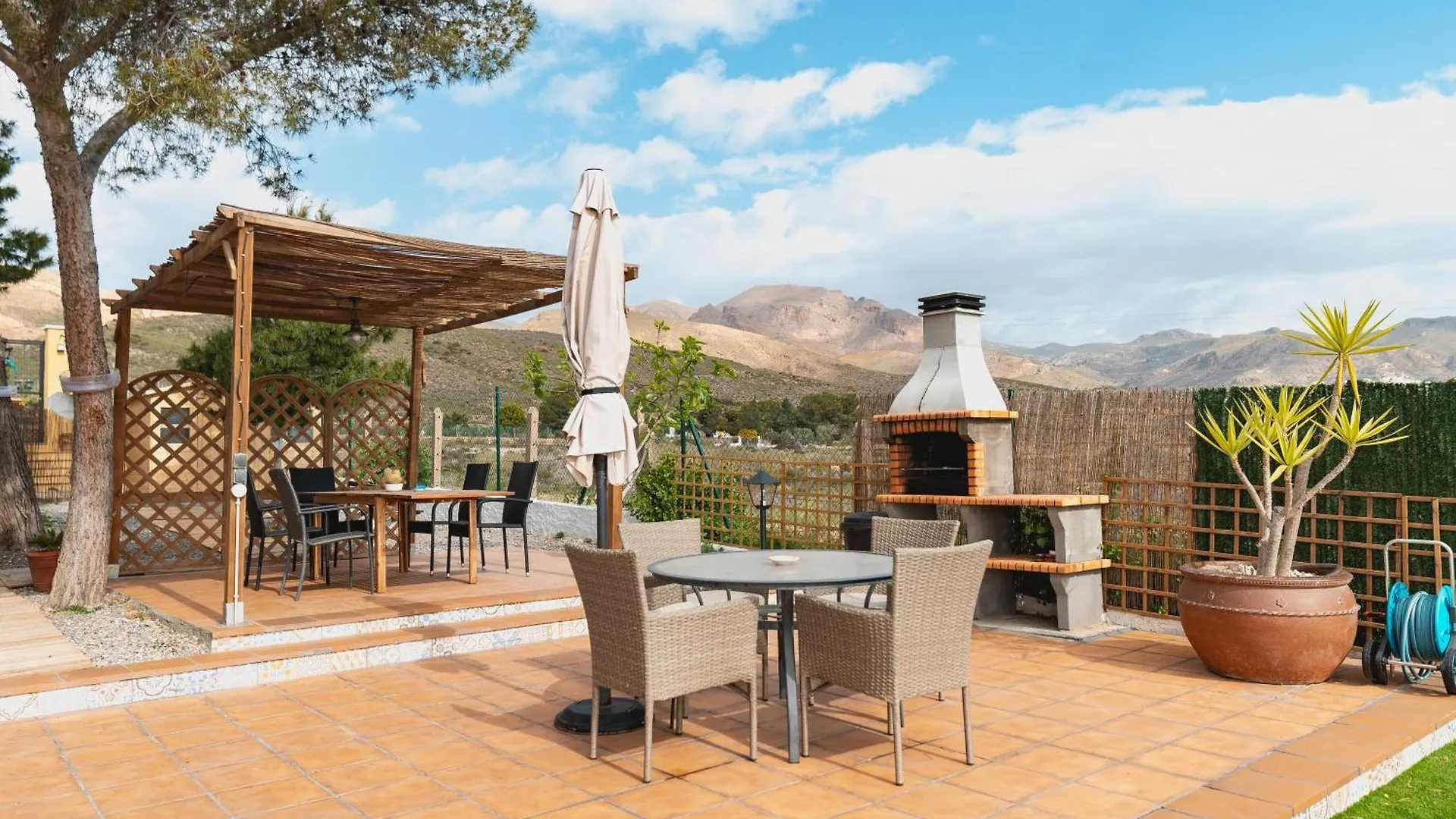 Cortijo El Pinar 1 Villa Nijar 0*,  Spain