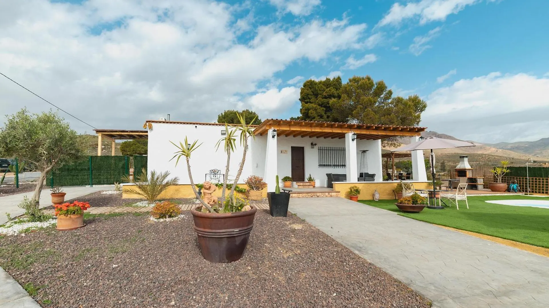 Cortijo El Pinar 1 Villa Nijar 0*,