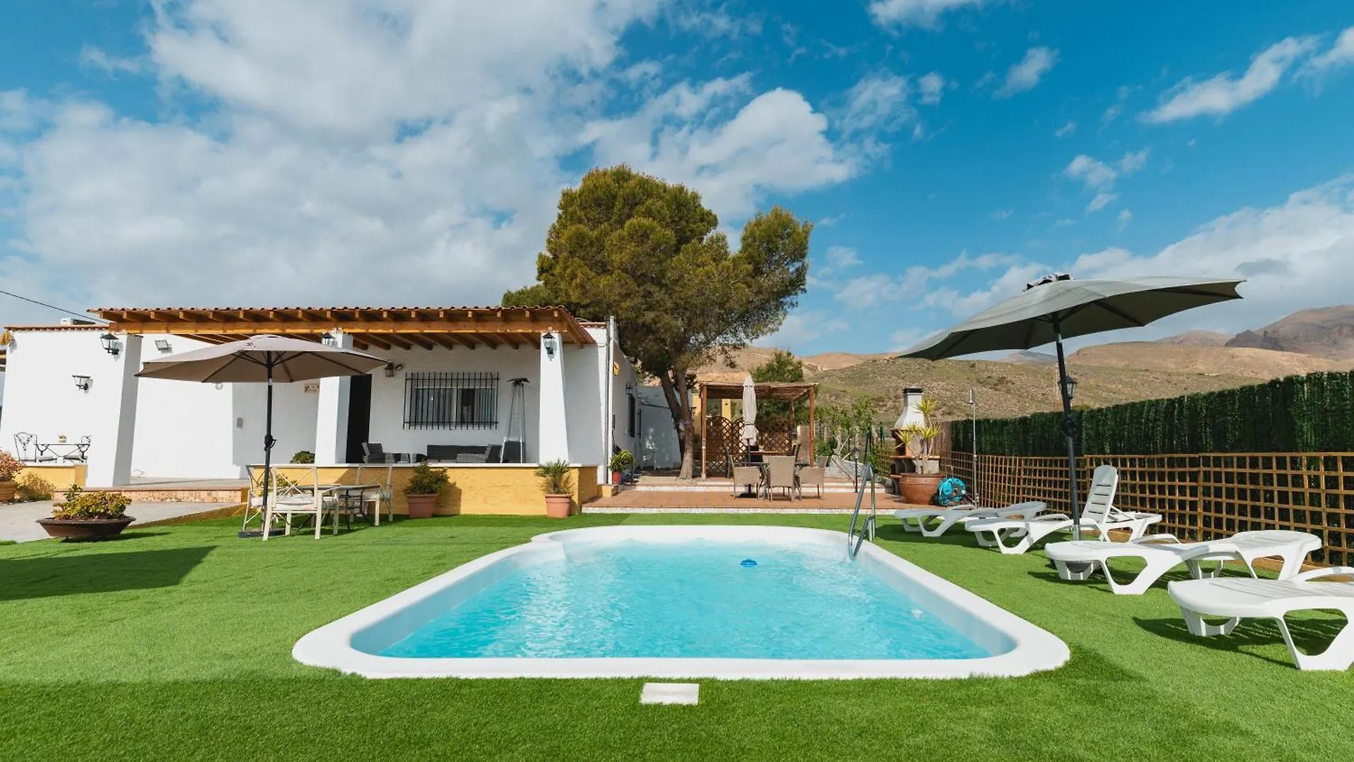 Cortijo El Pinar 1 Villa Nijar 0*,